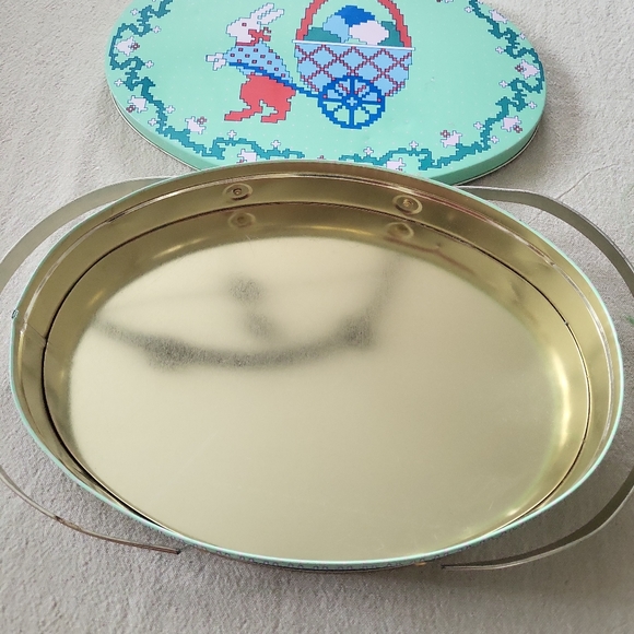 Vintage Mint Green Easter Bunny Handle Tin - Picture 3 of 8